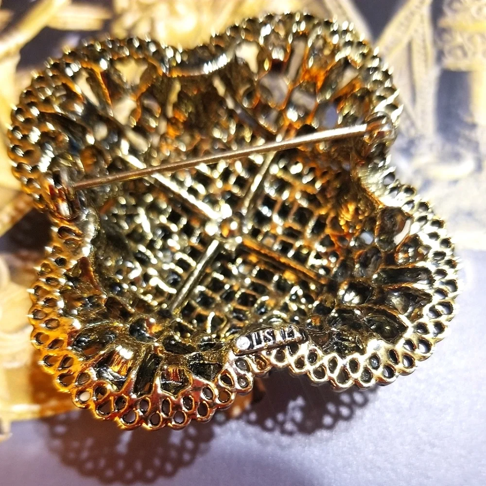 Vintage LISNER Sapphire Blue Rhinestone Domed Brooch MINT